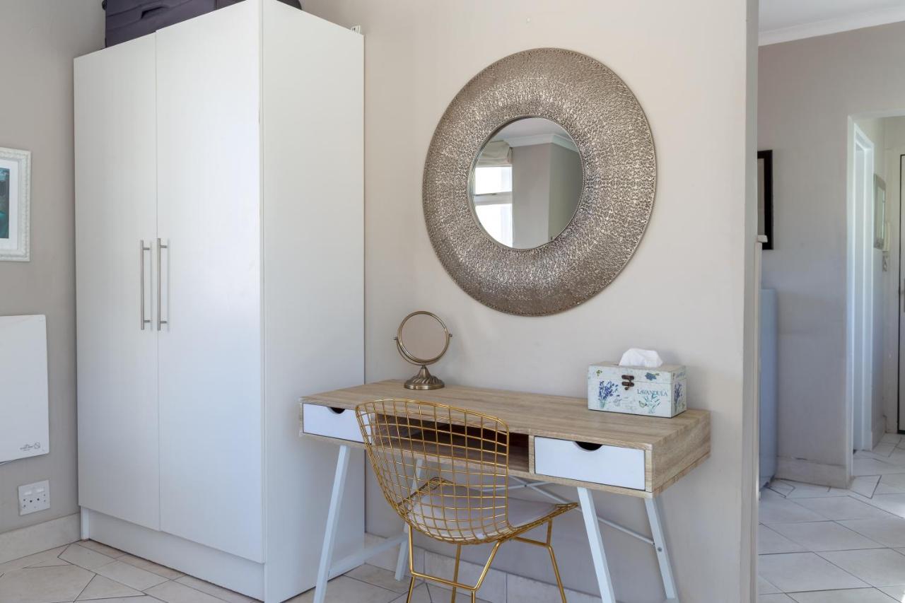 Cosy And Classy Sea Point Apartment Cape Town Eksteriør bilde